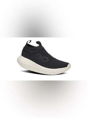 OOFOS OOmy Zen Slip-On Athletic Recovery Shoe in Chalk Black